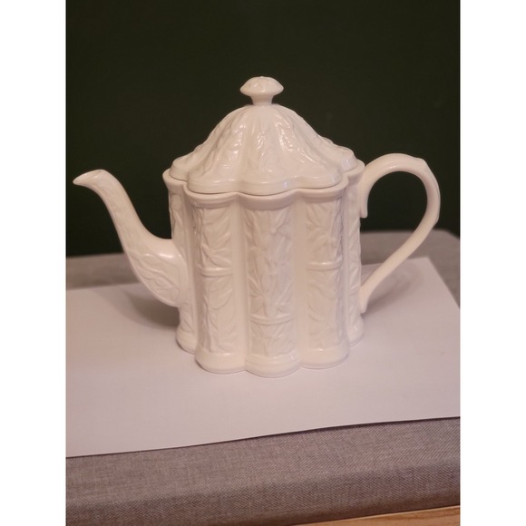 Spode Other - Spode F1420 Embossed Bamboo & Trellis Teapot - Spode Bone China England *Rare*
